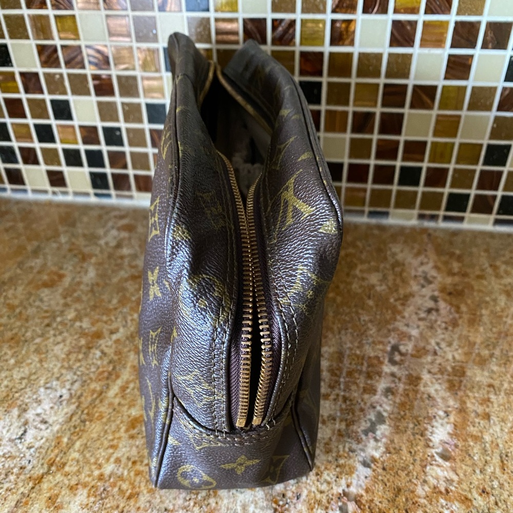 LOUIS VUITTON Monogram Trousse Toilette 28 - Picture 12 of 17